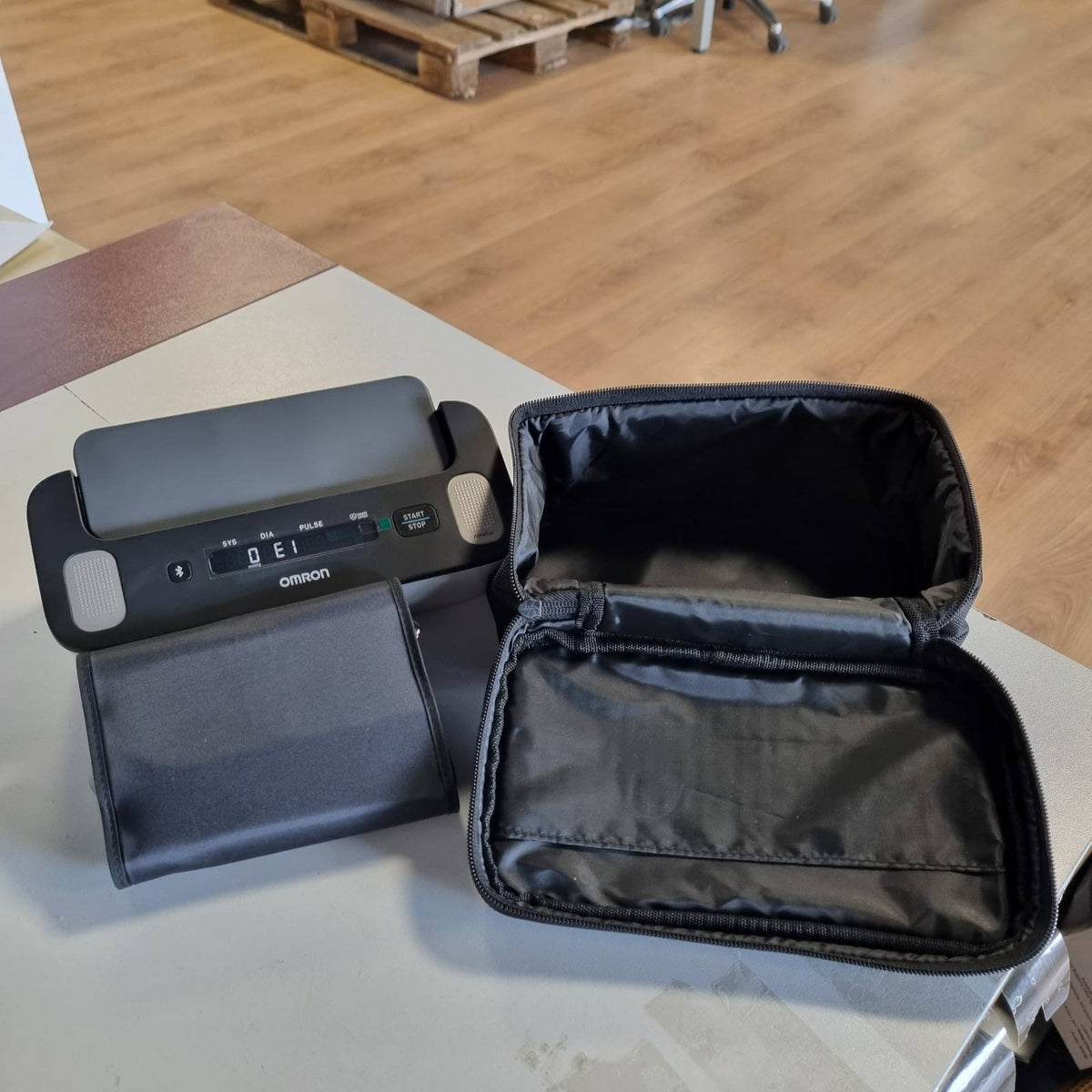 296545 - OMRON Complete – Monitor inteligjent i tensionit të gjakut për krah me funksion EKG për matjen e tensionit dhe shqyrtimin e AFib në shtëpi | 22-42 cm | I validuar klinikisht, me aplikacion