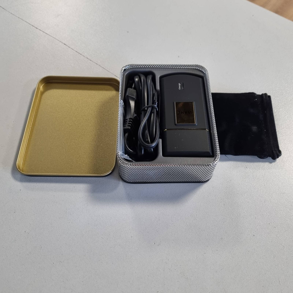 297312 - Wahl Rrojtore Travel Edition Gold, elektrike pa tel, e rikarikueshme, për burra, ideale për udhëtime