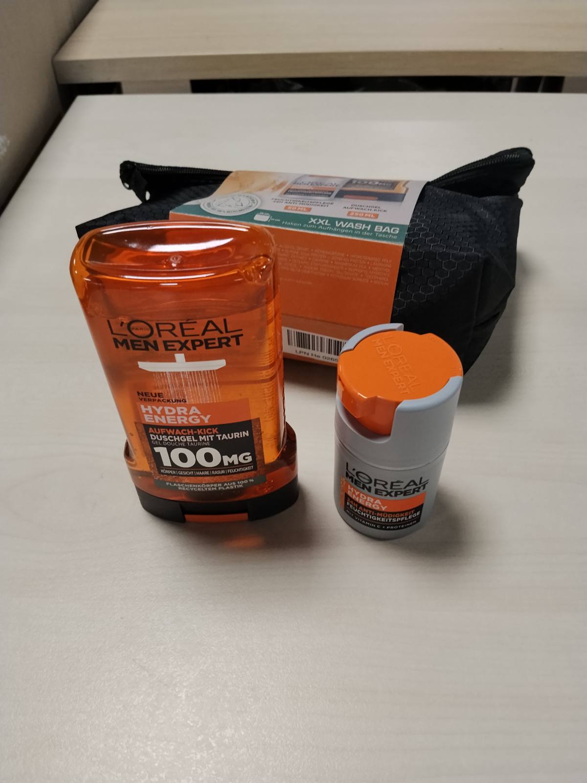 301124 - L'ORÉAL PARIS MEN EXPERT - Set Dhurate për Burra, Krem Hidratues 50 ml dhe Xhel Dushi 250 ml, Set Kujdesi Hydra Energy