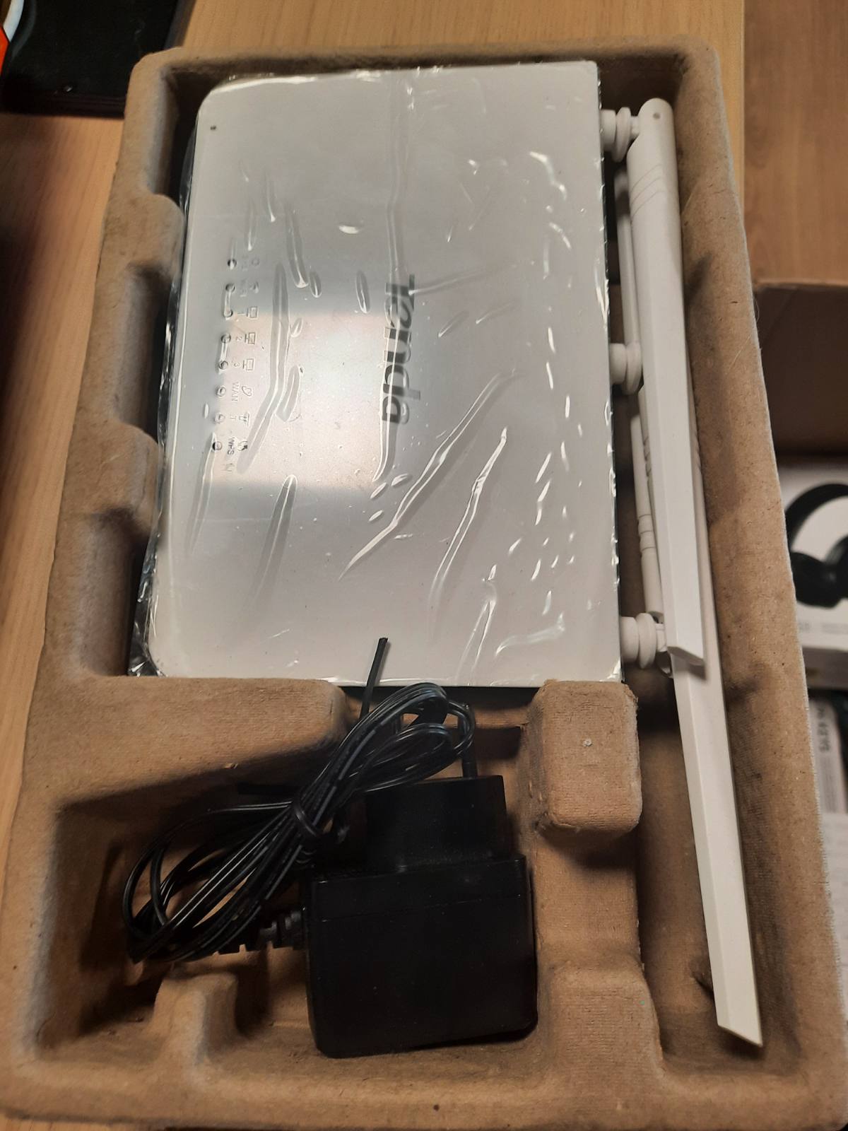 273876 - TENDA Router WiFi F3 N300, deri në 300 Mbps në 2.4 GHz, 3 Antena 5dBi, 3 Porta LAN/WAN, Kontroll Prindëror, Rrjet për Vizitorë, Konfigurim i Lehtë, i Bardhë