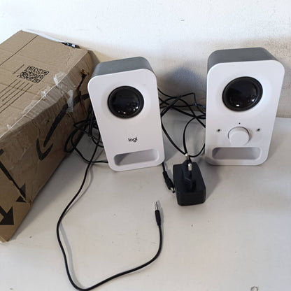 276751 - Logitech Altoparlant për PC Z150, Zë Stereo, 2 Altoparlantë, Fuqi Maksimale 6 Vat, Hyrje 3.5 mm, Kontrollues Altoparlanti i Djathtë, Prizë Kufjesh, Prizë për Mbretërinë e Bashkuar, PC/TV/Telefon Celular, E Bardhë