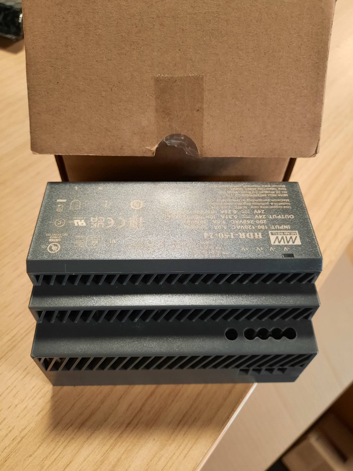 319845 - MEANWELL Furnizim me energji HDR-150-24, 150 W, 24 V, 6.25 A, me bazë në shinë DIN