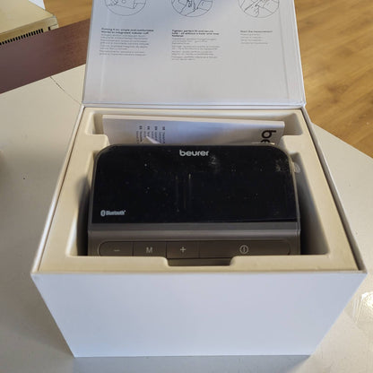 315271 - nitor tensioni i gjakut BM 81 easyLock për krahun e sipërm, i lehtë për t’u përdorur pa kabllo, i validuar klinikisht, manshetë me mbyllje rrotulluese, matje e butë dhe e shpejtë, transferim të dhënash në Apple Health