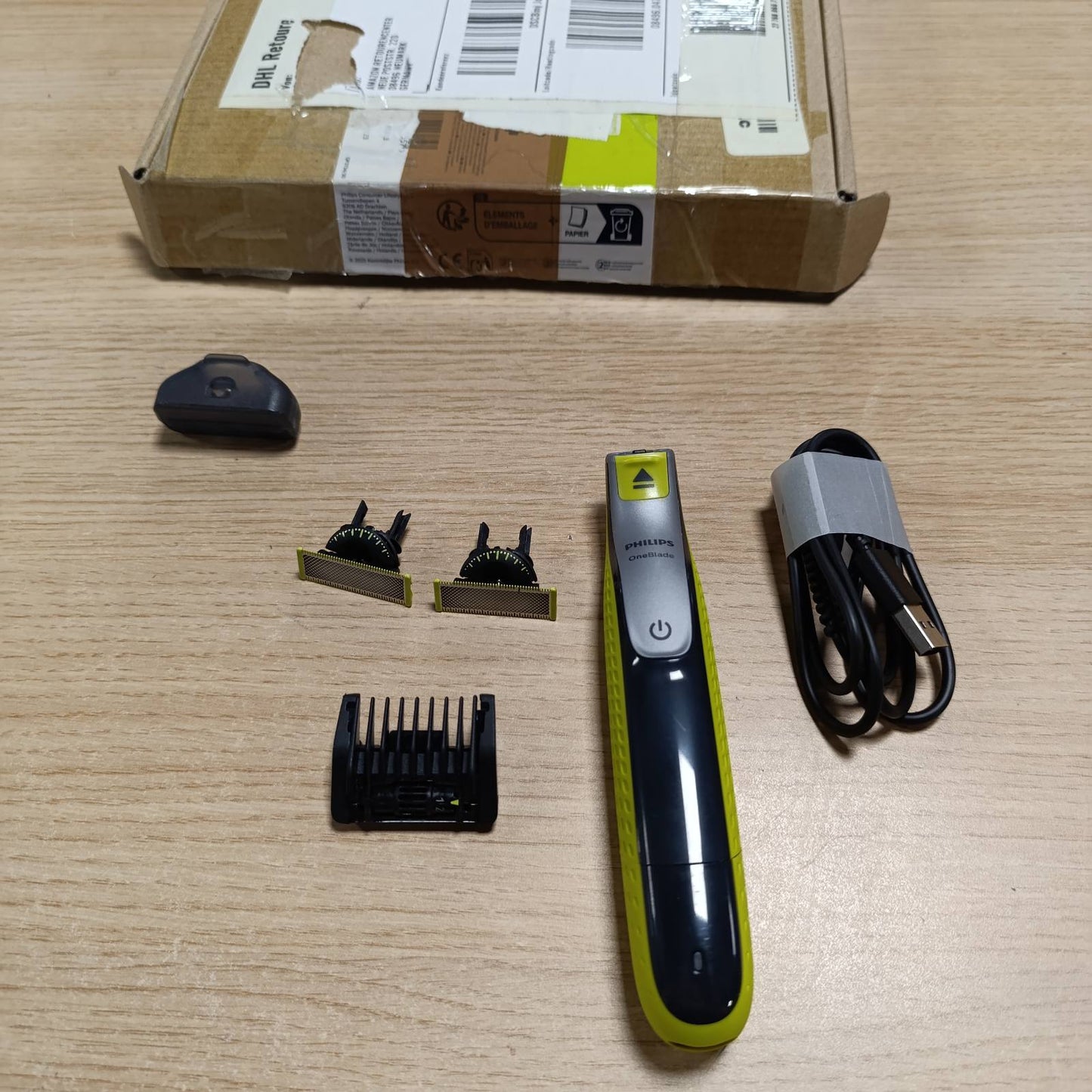 315684 - PHILIPS OneBlade 360 Hybrid Face: Makinë elektrike rroje/prerëse mjekre, 2 tehe 360, 1 krehër 5-në-1 (modeli QP2734/30)