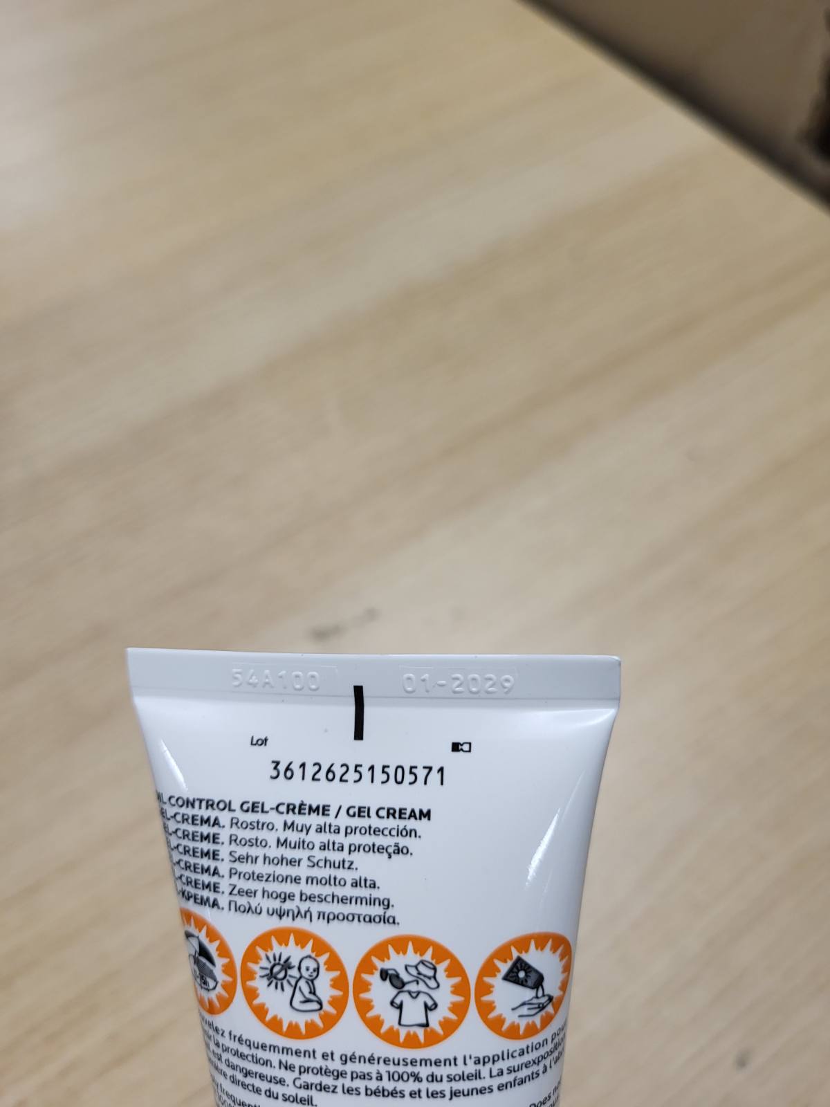 317413 - LA ROCHE-POSAY ANTHELIOS XL, Krem Xhel kundër Shkëlqimit, SPF 50+, 50 ml
