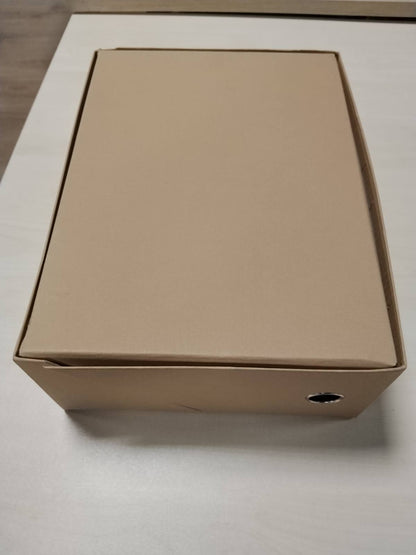 320513 - EXACOMPTA - Ref. 89428E - Kuti transferimi letre me mbështetëse liri - Kurriz 120 mm - Me një vrimë metalike - Format A4 - Përmasat 25.5 x 34 x 12 cm - Ngjyrë Havana - Dorëzohet e montuar
