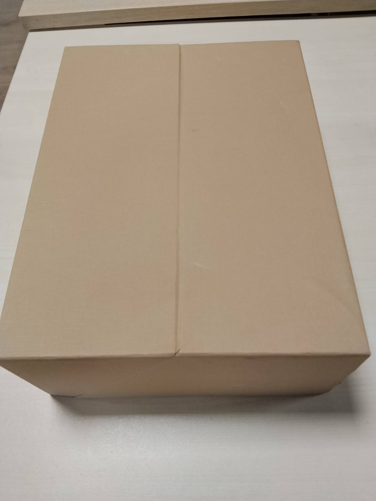 320513 - EXACOMPTA - Ref. 89428E - Kuti transferimi letre me mbështetëse liri - Kurriz 120 mm - Me një vrimë metalike - Format A4 - Përmasat 25.5 x 34 x 12 cm - Ngjyrë Havana - Dorëzohet e montuar