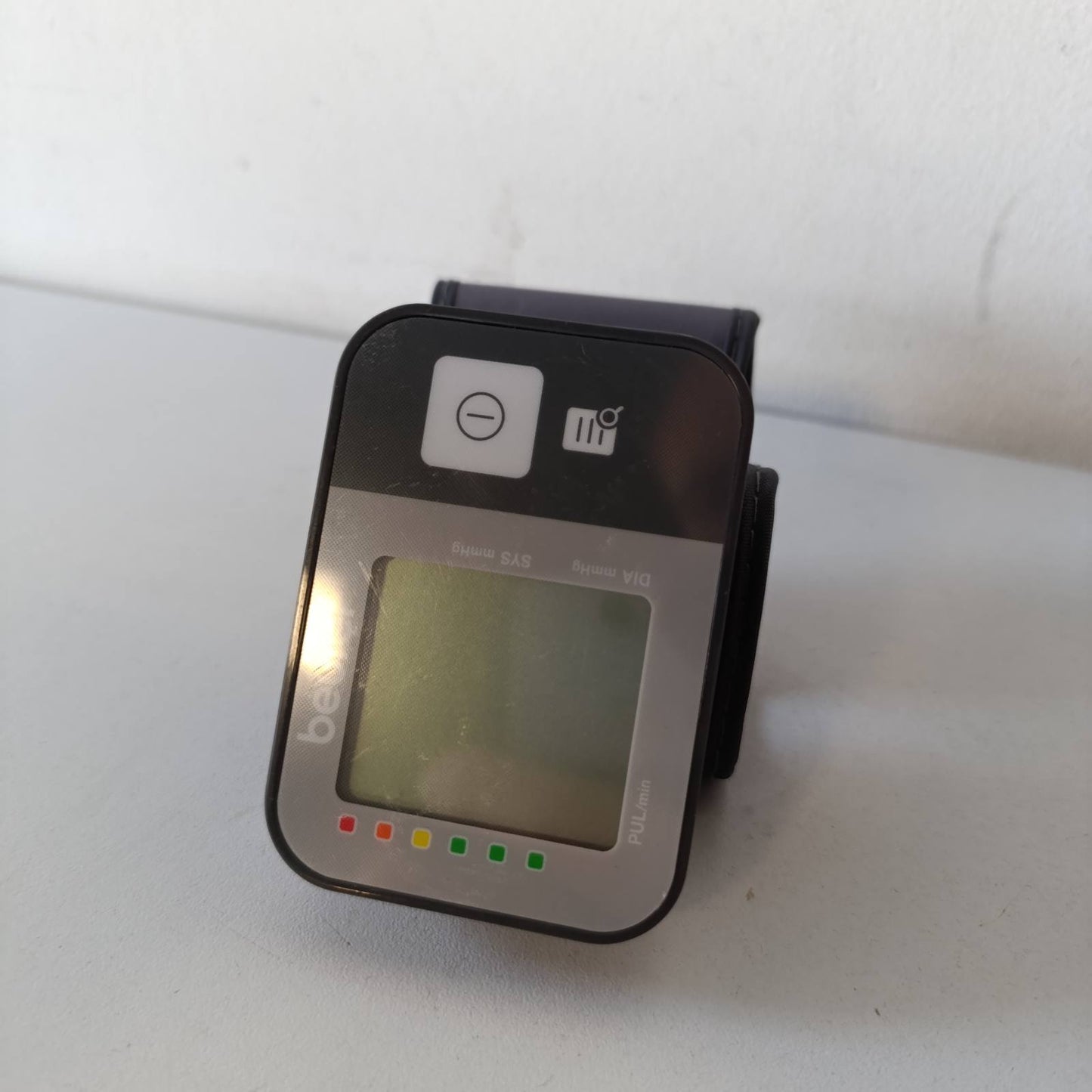 317167 - BEURER Monitor tensioni i gjakut BC 27 për kyçin e dorës, zbulim aritmie, tregues rreziku me ngjyra, për perimetër kyçi 14-19.5 cm, pajisje mjekësore, transferim të dhënash në Apple Health.