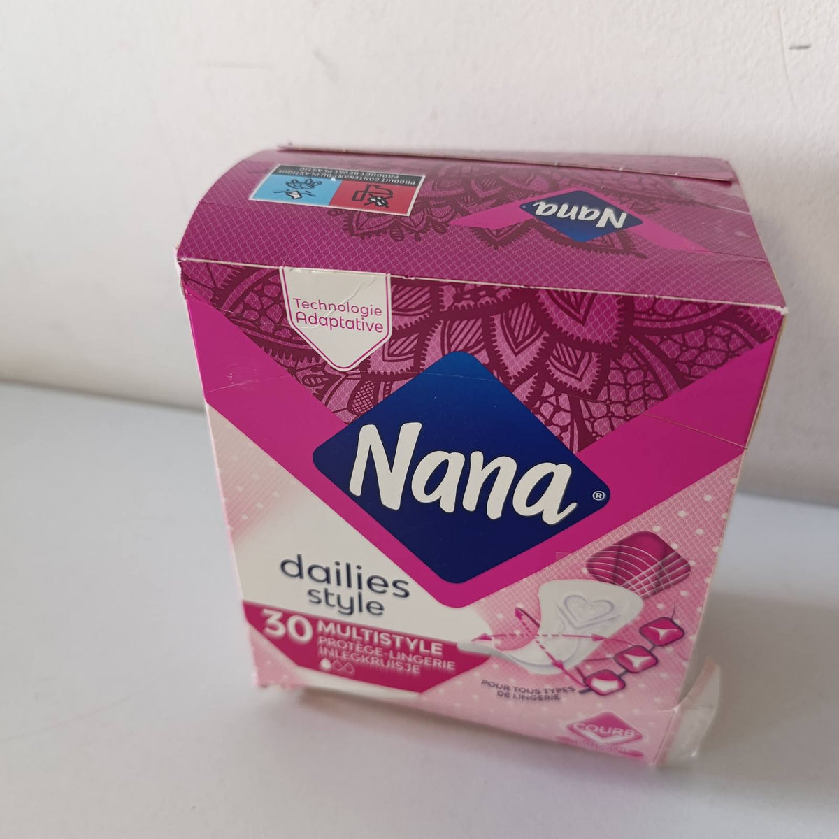 319164 - NANA DAILIES STYLE Mbajtëse të brendshme shumëngjyrëshe, të holla dhe ultra-thithëse për të gjitha llojet e të brendshmeve, 30 në pako individuale