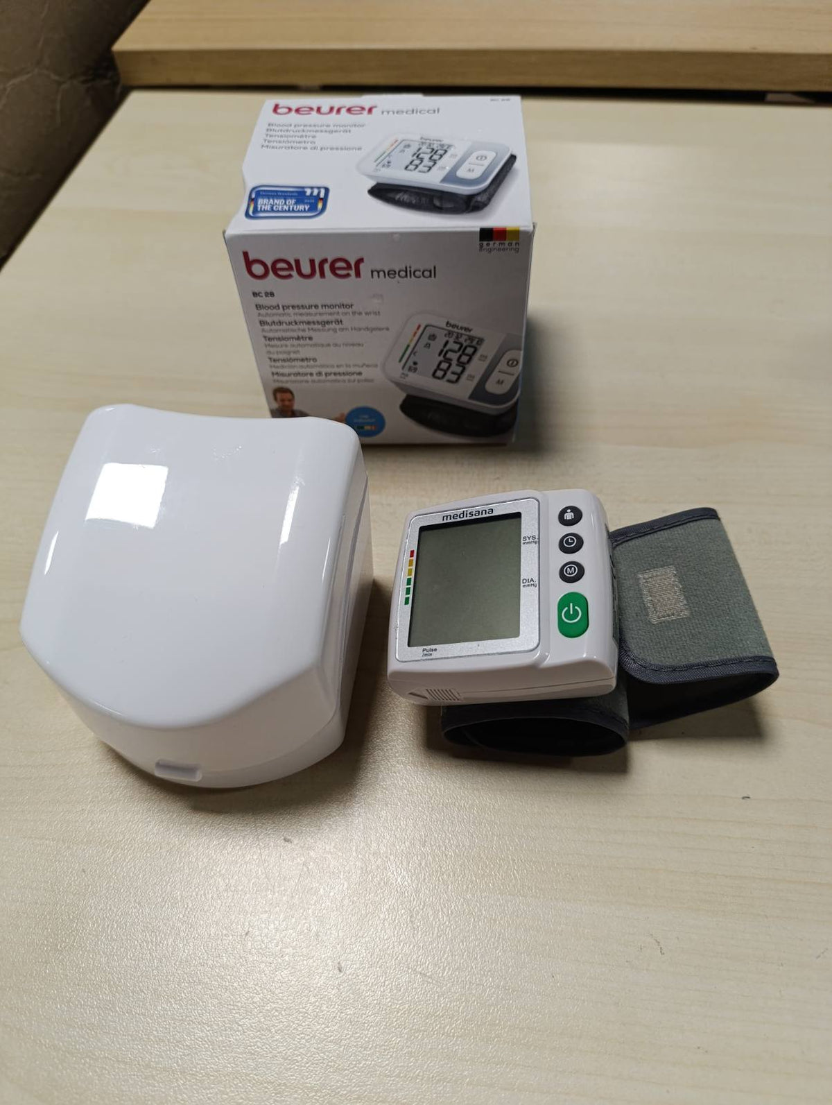 316502 - BEURER Monitor tensioni i gjakut BC 28, për kyçin e dorës, me klasifikim të rezultateve të matjes me kod ngjyrash