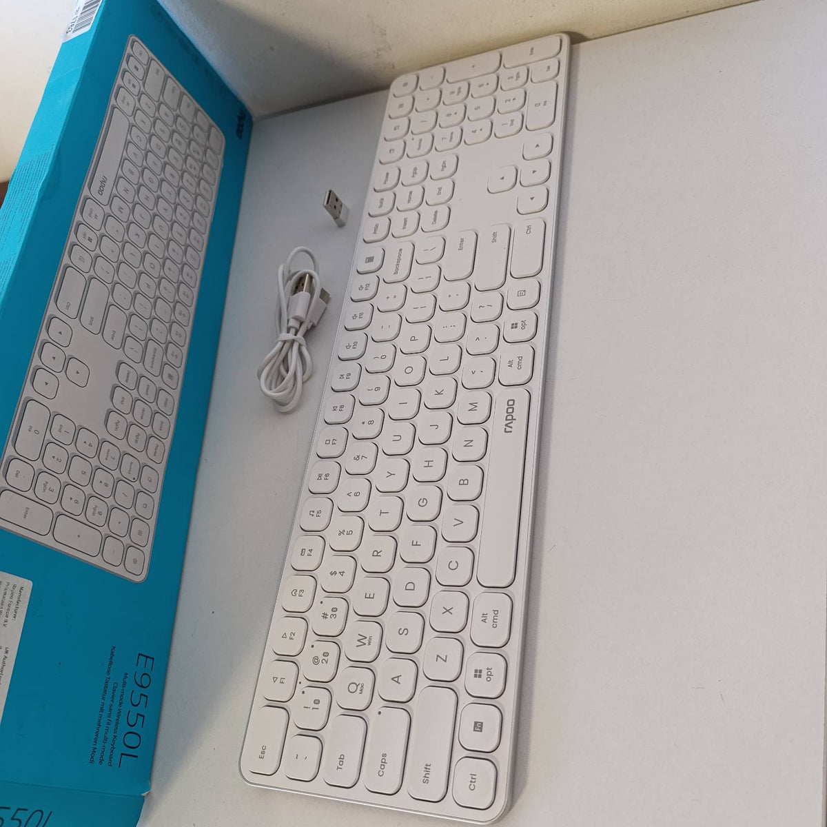 319925 - RAPOO Tastierë pa tel E9550L, ultra e hollë, 110 taste, Mbështet 4 pajisje, USB-C, e rikarikueshme, për Windows/Mac/Linux/Chrome, Paraqitje amerikane