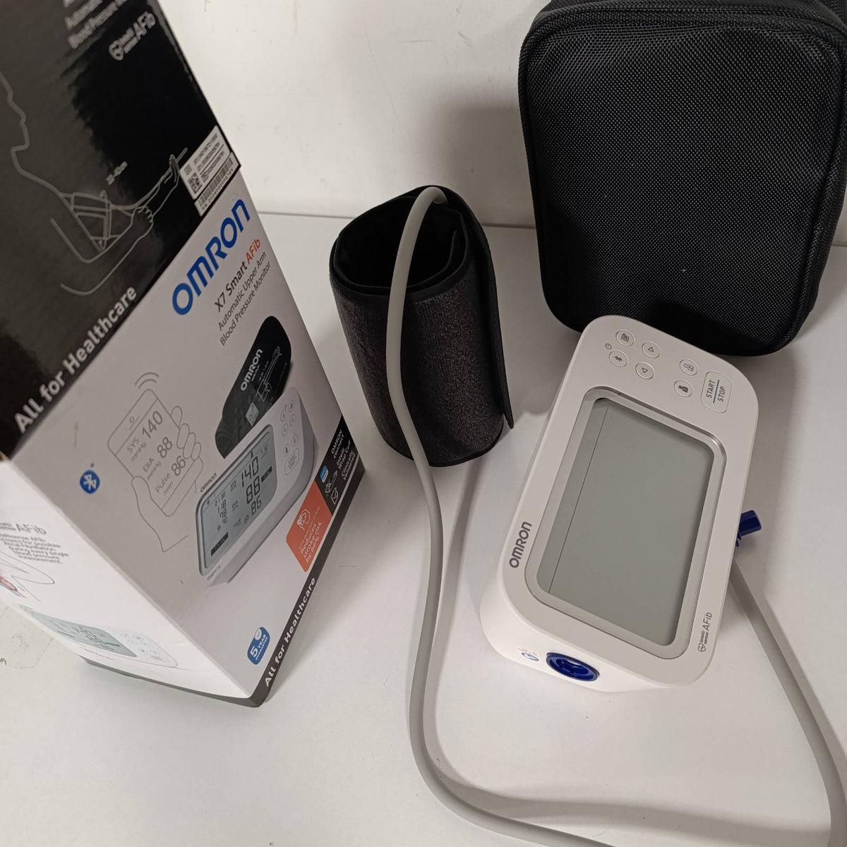 315327 - itor i tensionit të gjakut për krahun e sipërm X7 Smart AFib, 2 përdorues, Pranga Intelli Wrap 22–42 cm, I validuar klinikisht