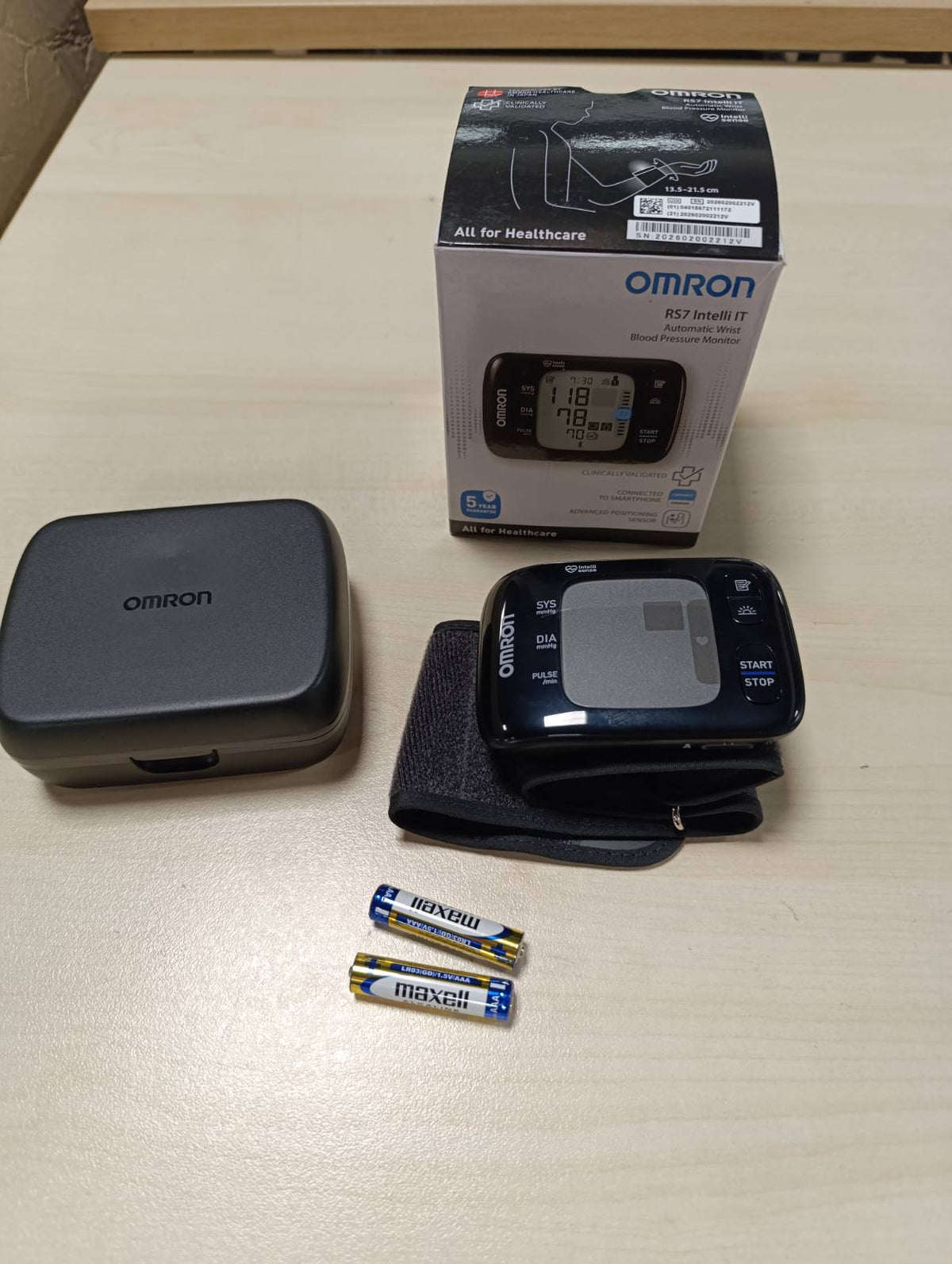 315453 -  Intelli IT, monitor dixhital tensioni gjakut në kyçin e dorës, i pajtueshëm me Bluetooth, i përshtatshëm për individë mbipeshë, i validuar klinikisht.