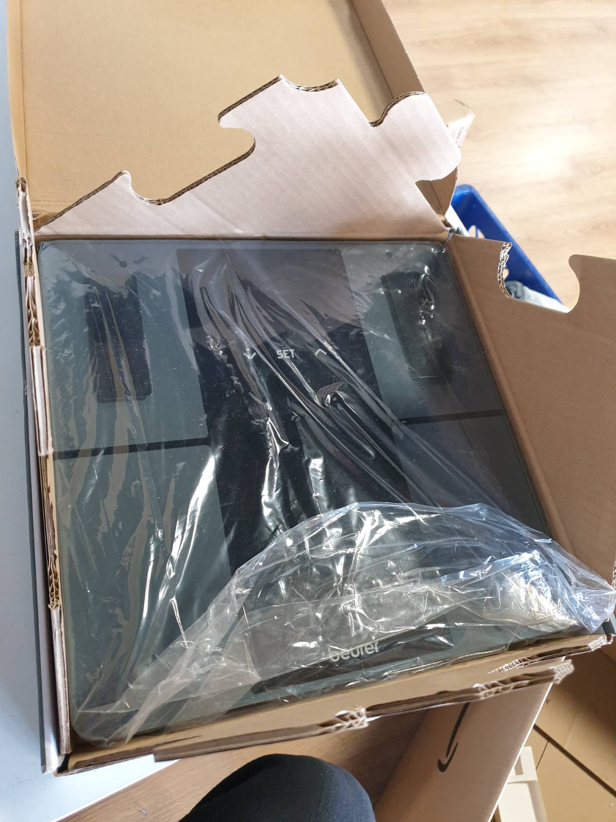 316554 - BEURER Peshore personale BF 500 me Bluetooth, peshore dixhitale e dhjamit të trupit, matje deri në 180 kg, ekran XL, transferim të dhënash në Apple Health