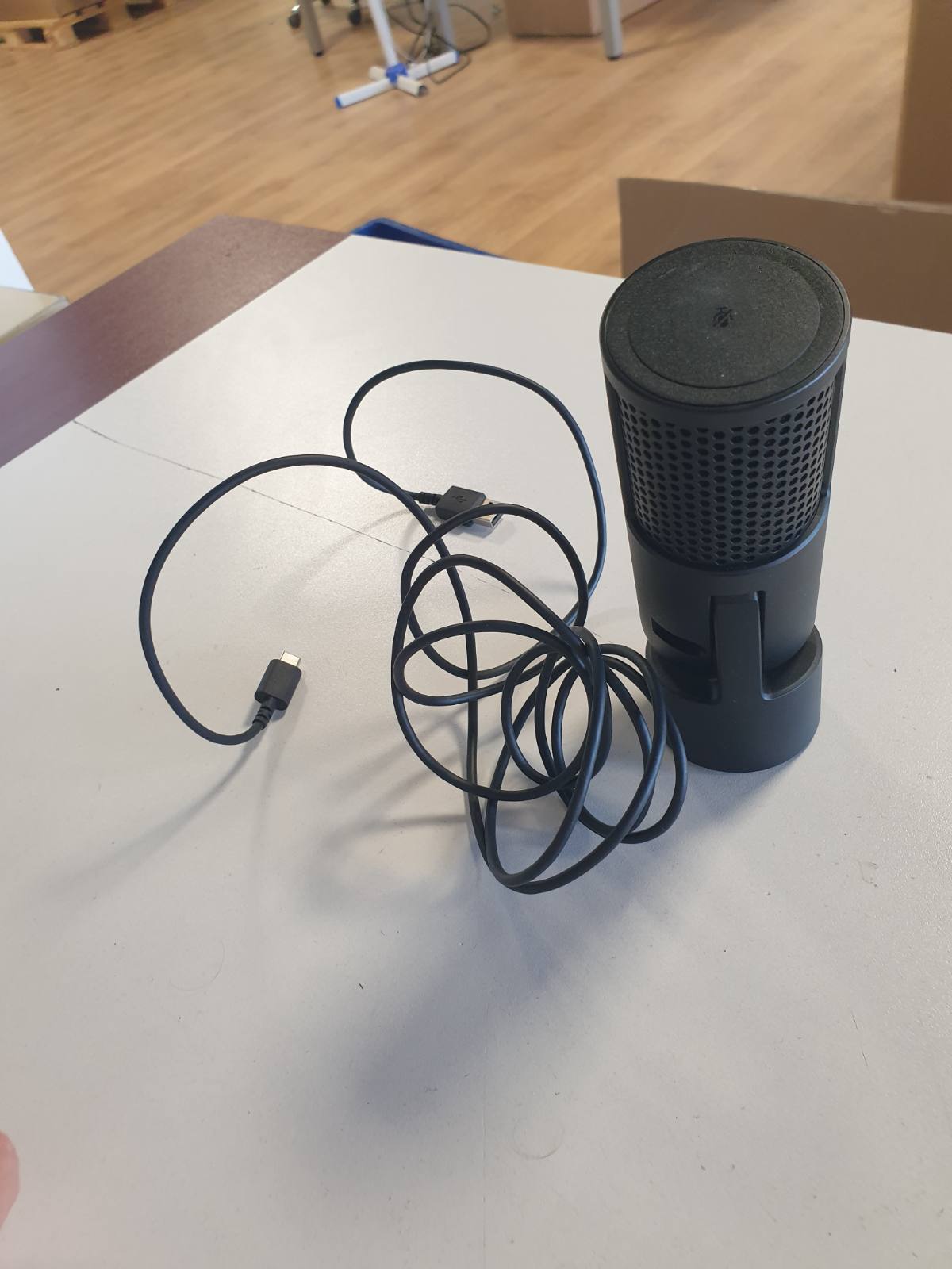 319697 - HYPERX SOLOCAST 2 Mikrofon USB për lojëra dhe transmetim, regjistrim 96 kHz/24-Bit, filtër pop, mbështetje rezistente ndaj goditjeve, USB-C Plug & Play, i pajtueshëm me PC, i zi