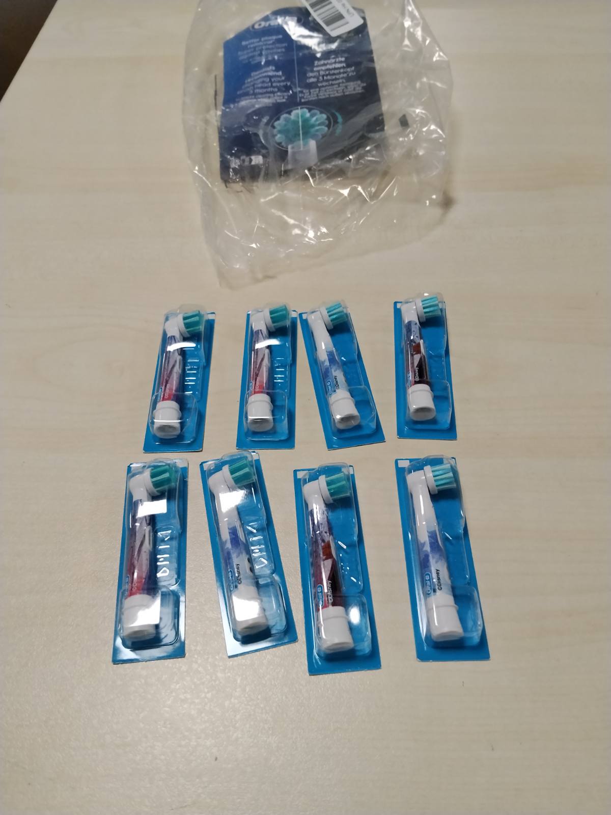 301929 - ORAL-B Koka Furçash Zëvendësuese Pro Kids Frozen — Qime Shumë të Buta, Pako me 8