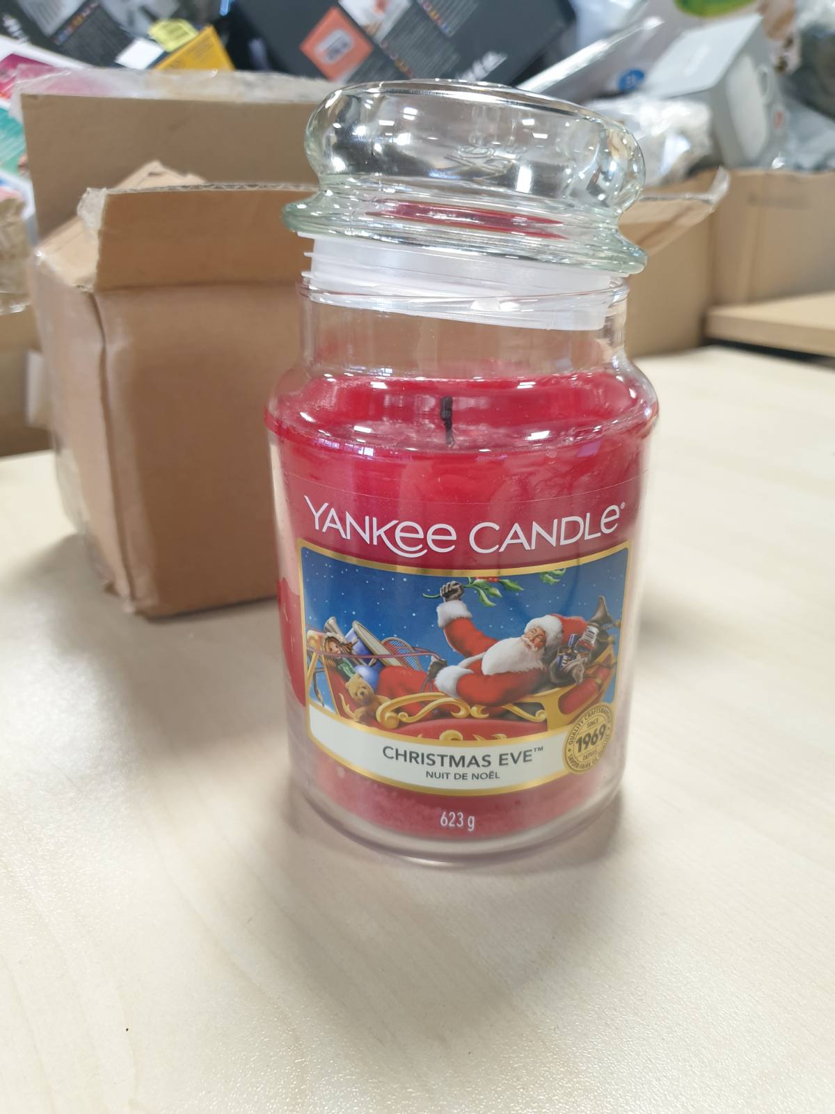 184268 - YANKEE CANDLE Qiri Aromatik në Gotë të Madhe | Aromë Nata e Krishtlindjeve | Kohëzgjatje Djegieje deri në 150 Orë | Dhurata e Përshtatshme për Gra