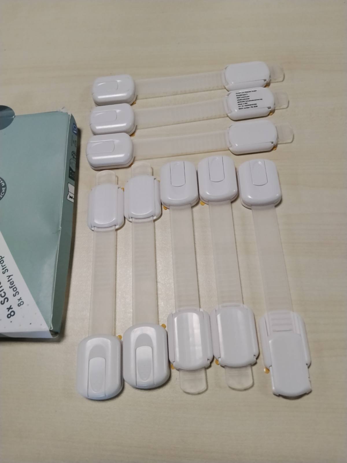 303830 - MUTKIND 8x Kyç për Kabinetin e Sigurisë për Fëmijë, Me Ngjitës TESA, Gjatësi e Rregullueshme, të Bardha