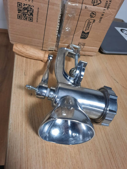 227976 - Metaltex Jack 8 - Large Meat Mincer for Home Use - Manual Nuts & Meat Grinder, Sausage Stuffer, Dough & Pasta Maker, with Nozzles - Easy Cleaning, Quick Grind, Secure Clamp - Aluminum Alloy