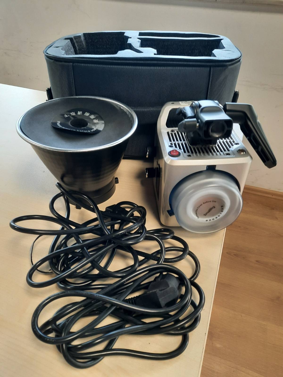 295467 - SMALLRIG Dritë videoje RC 220C RGB COB LED me montim Bowens, 200W, 2500–10000K, CRI97+/TLCI98+, Mbështet furnizimin me energji pa tel, Kontroll me aplikacion - 5098