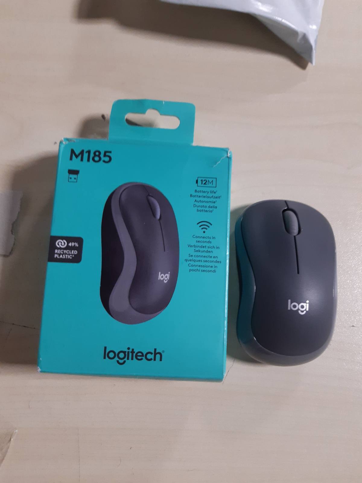 277054 - LOGITECH Maus pa tel M185, 2.4 GHz me marrës mini USB, jetëgjatësi baterie 12-mujore, rezolucion sensori 1000 DPI, ambidextrous, i pajtueshëm me PC, Mac dhe laptop - gri/e zezë