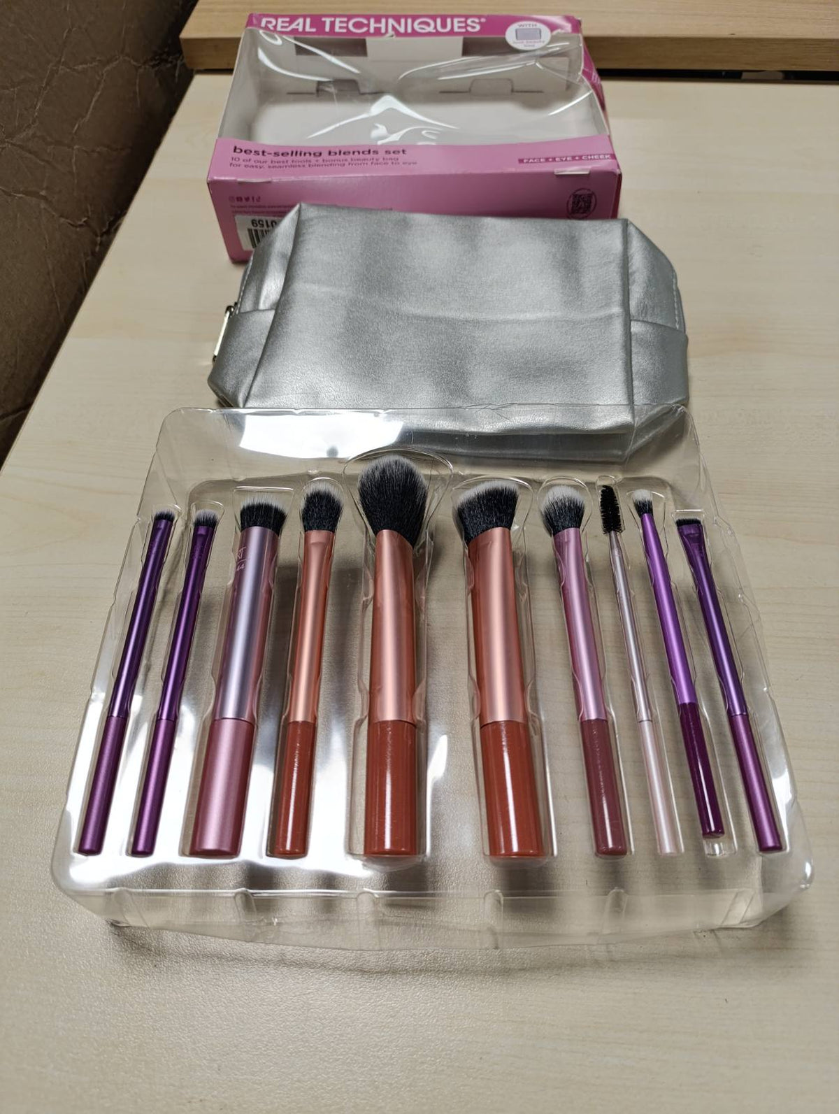 316322 - REAL TECHNIQUES Set Blends, 10 Furça Grimi me Qese Bukurie, për lëng, krem ose pudër, vegan, i lehtë për t’u pastruar