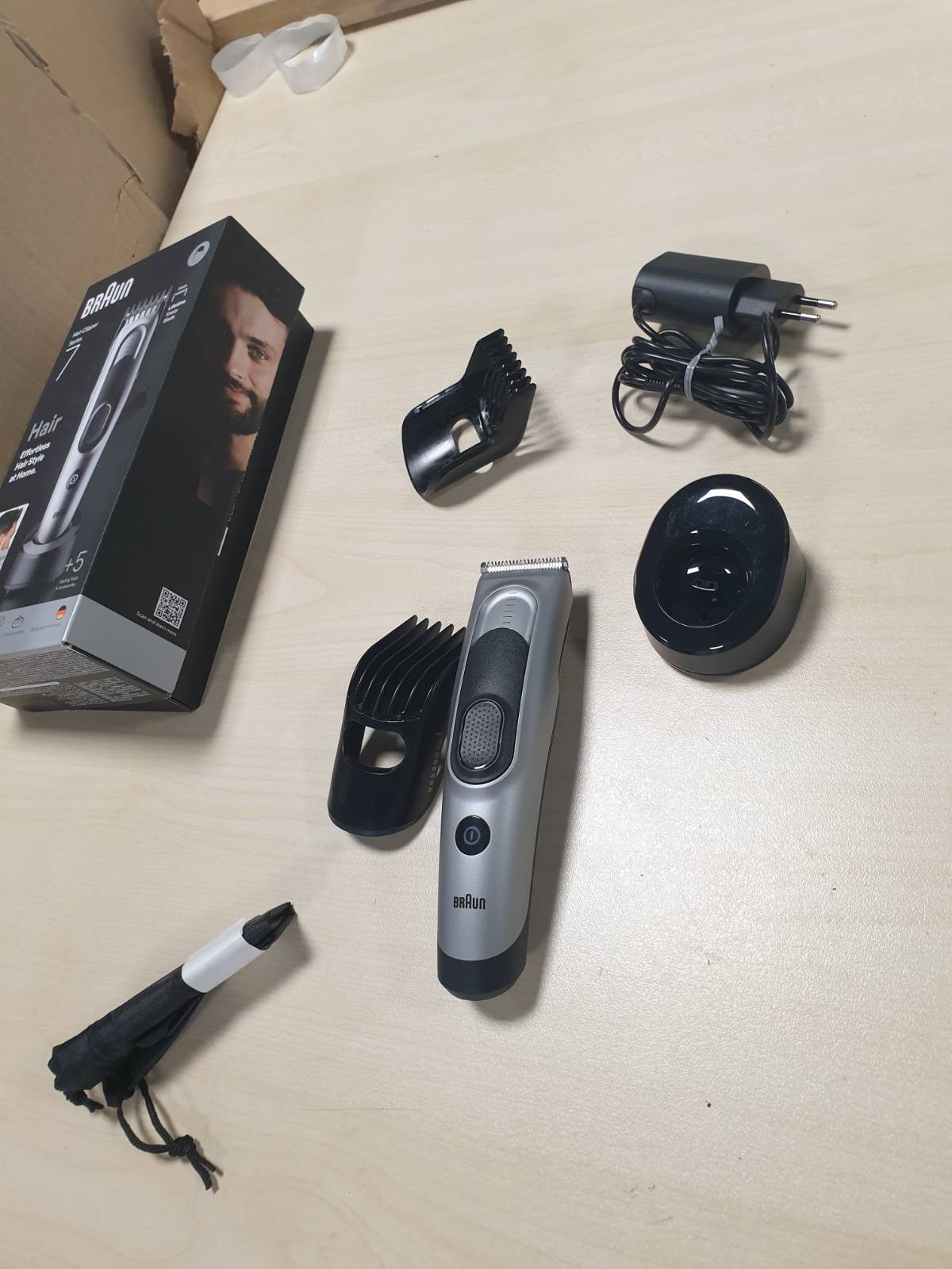 274950 - BRAUN Makinë prerëse flokësh pa tel Series 7 HC7590, 17 cilësime gjatësie, jetëgjatësi baterie 50 minuta, rezistente ndaj ujit, 5 aksesorë shtesë