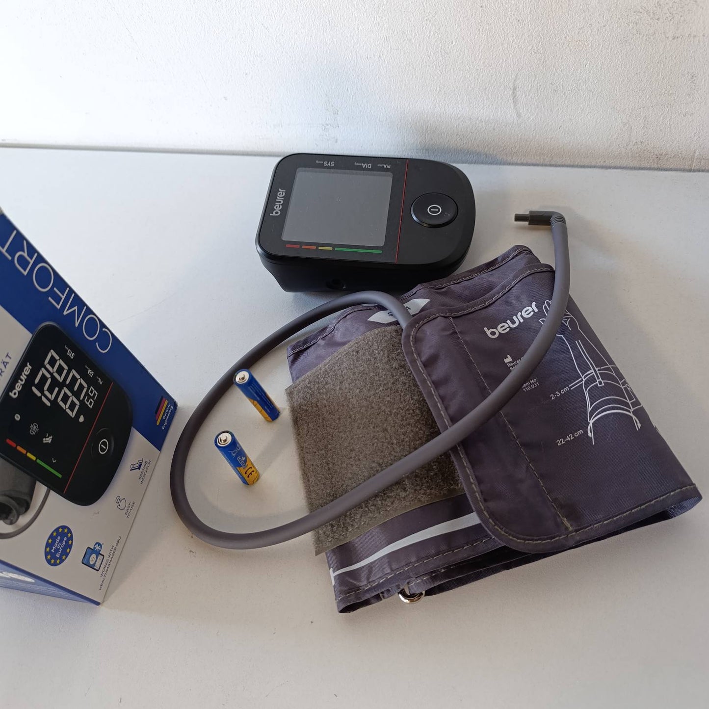 315816 - BEURER Monitor tensioni i gjakut BM 48 për krahun e sipërm, funksionim me një buton, zbulim i aritmisë, manshetë, aplikacion, transferim të dhënash në Apple Health, ngjyrë e zezë