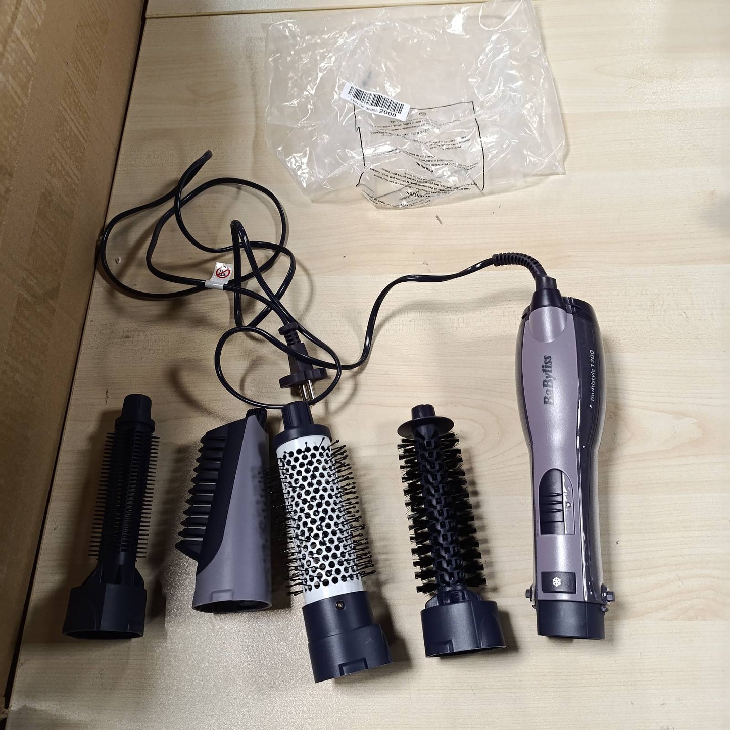 275145 - BABYLISS Furçë me ajër të nxehtë 1200 AS121E, 4 në 1, Teknologji Jonike dhe Qeramike, 1200W, e zezë, 4 aksesorë