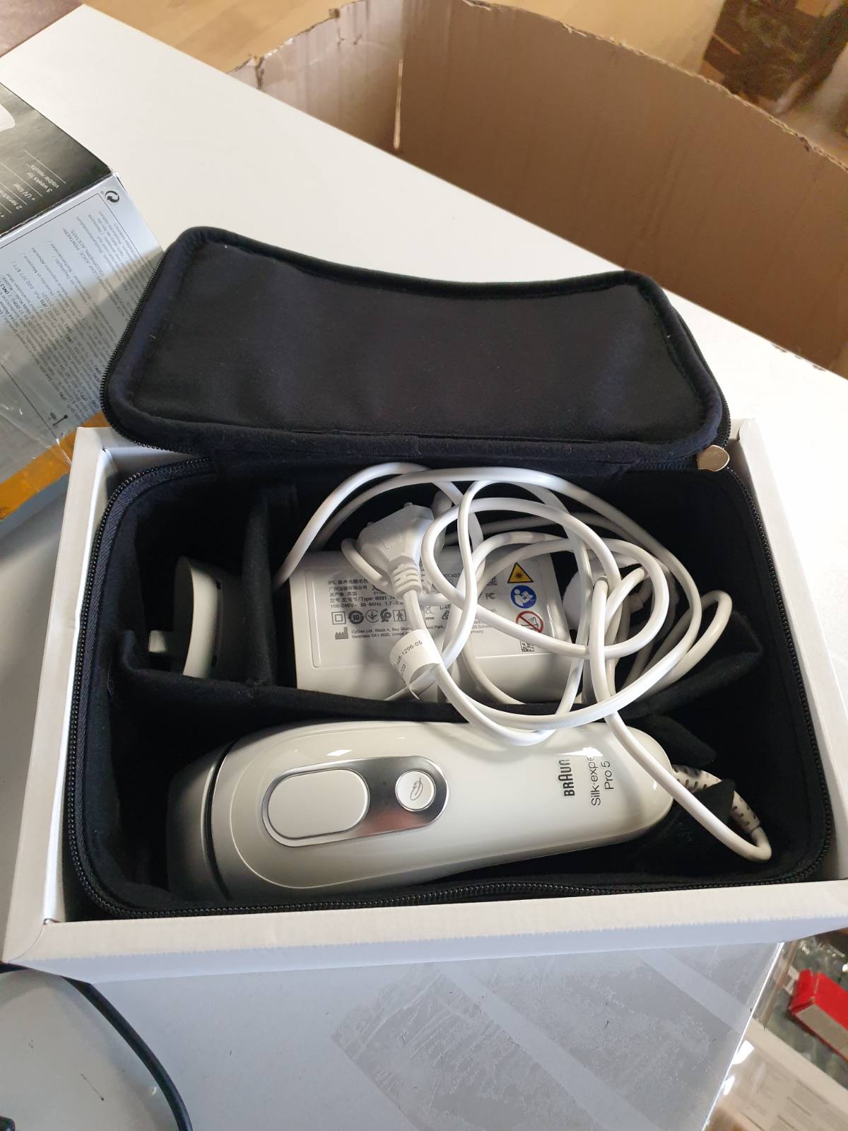 315030 - BRAUN Sistemi Silk·expert Pro 5 për heqjen e qimeve me dritë të pulsuar, heqje gjysmë e përhershme, rezultate në 2 seanca, për këmbë, fytyrë, vijën e bikinave