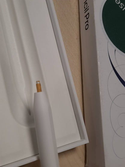 276097 - APPLE Pencil Pro - Mjete të përparuara, precizion perfekt në piksel, ndjeshmëri ndaj presionit dhe pjerrësisë, vonesa më e ulët në treg.