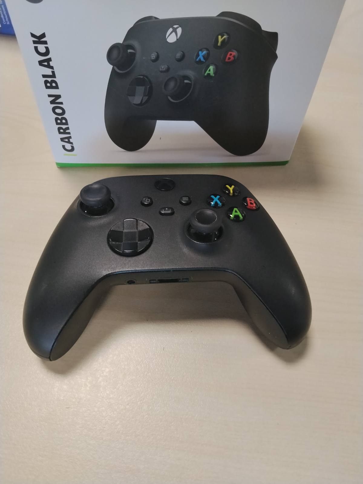 319710 - Xbox Live pa Fil - Carbon Black për Series X, Series S, One, Windows 10 dhe 11, Android dhe iOS