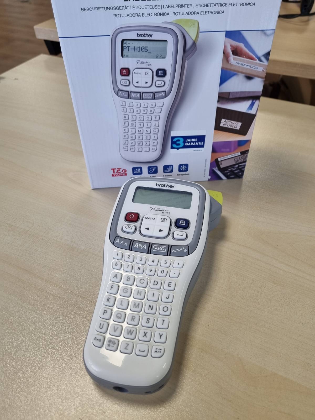 273159 - BROTHER Printer Etiketash PT-H105 (për shirita TZe me gjerësi 3.5 deri në 12 mm, shpejtësi printimi deri në 20 mm/sek), Shumëngjyrësh