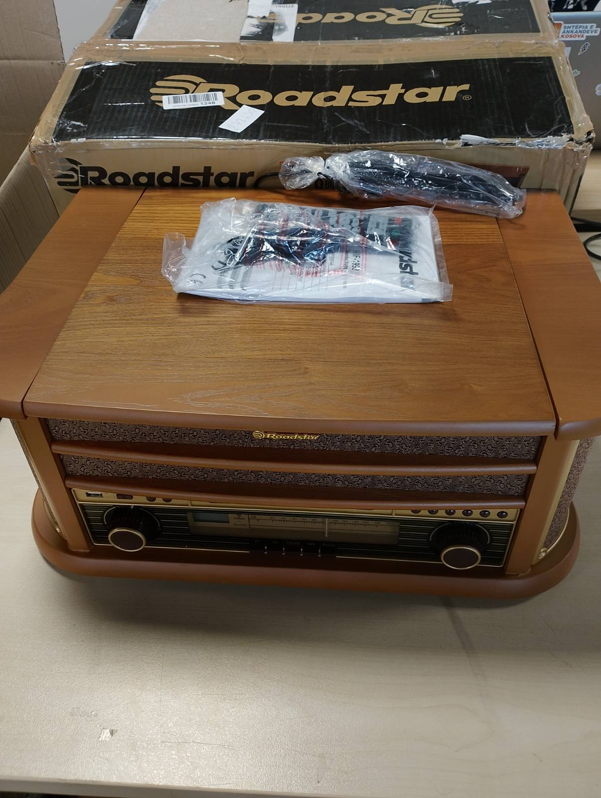 272630 - ROADSTAR Gramafon HIF-1993 BT, Sistem kompakt retro me CD player, Bluetooth, kasetofon, USB, radio, funksion kodimi direkt