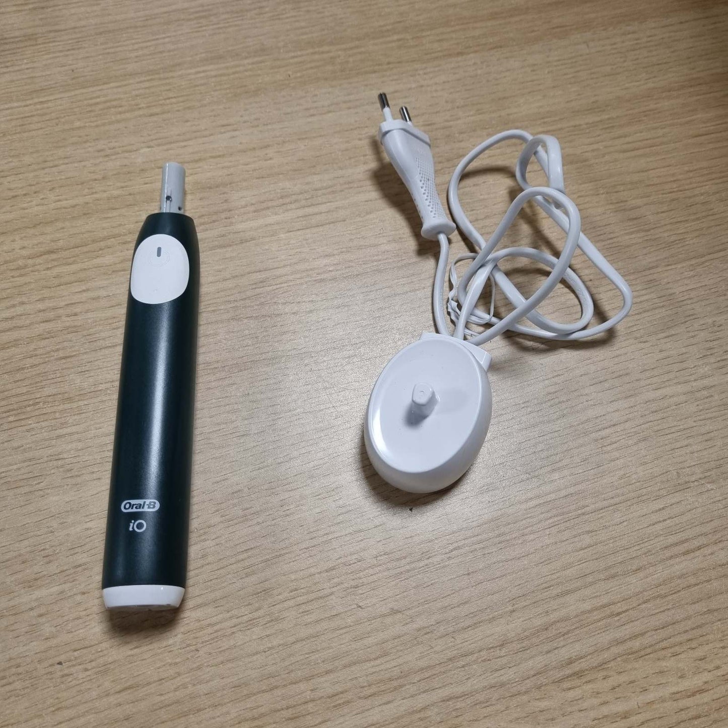 315543 - ORAL-B Furçë dhëmbësh elektrike iO 2, jeshile pylli, për të rritur, 3 mënyra pastrimi, e butë për mishrat e dhëmbëve, furçë e butë, aksesorë, furçë zëvendësuese, karikues