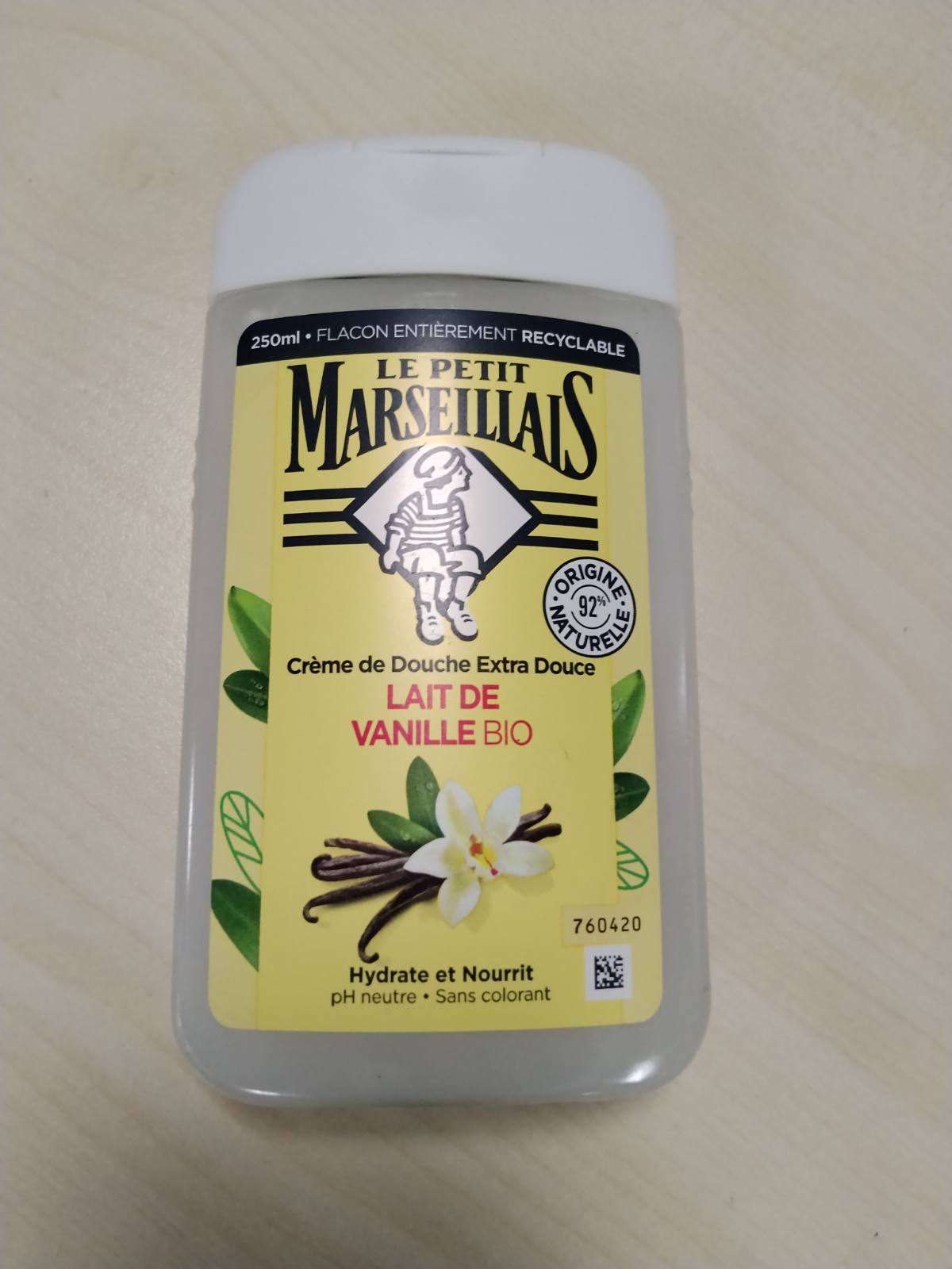 307047 - LE PETIT MARSEILLAIS Krem dushi Extra Gentle Qumësht organik vanilje, 250 mL