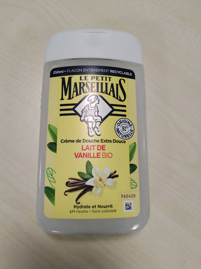 307047 - LE PETIT MARSEILLAIS Krem dushi Extra Gentle Qumësht organik vanilje, 250 mL
