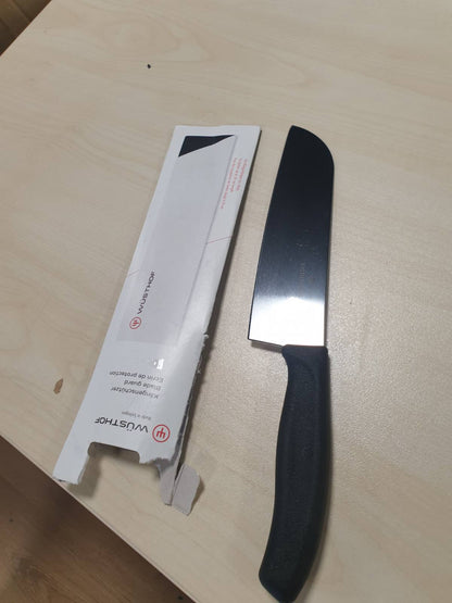 183800 - VICTORINOX Thikë Santoku Swiss Classic e Zezë, për Kuzhinë, Me Teh të Drejtë dhe Shumë të Mprehtë, Çelik Inox, E Përshtatshme për Lavastovilje