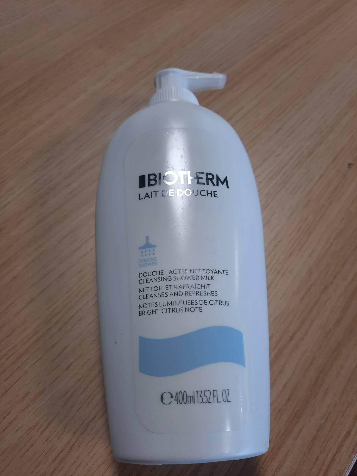 303151 - BIOTHERM Xhel dushi Lait De Douche, krem dushi freskues me ekstrakte Life Plankton dhe agrume, 400 ml.