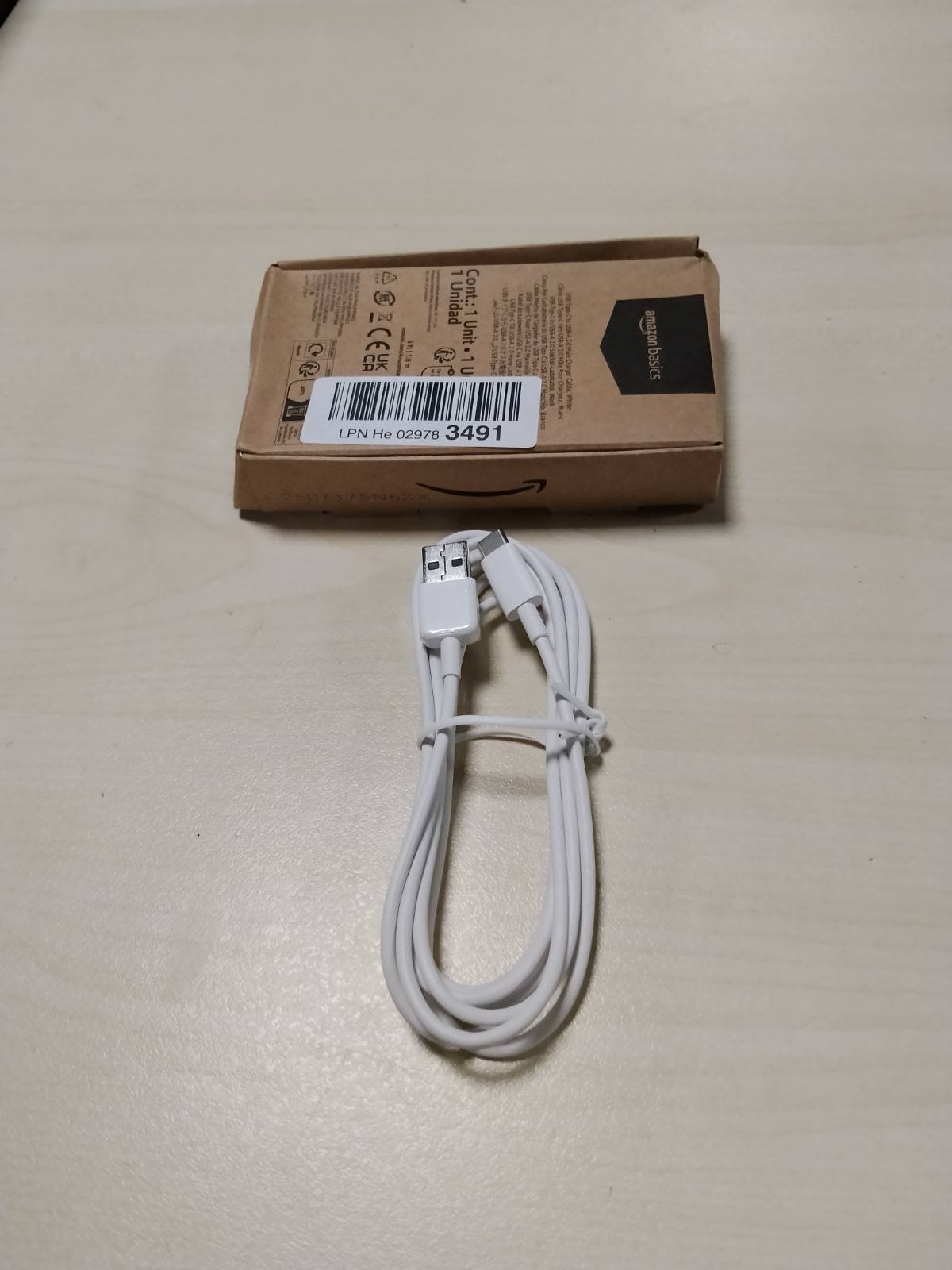 296417 - AMAZON BASICS KABLLO KARIKIMI TË SHPEJTË USB-C në USB-A 2.0, shpejtësi 480 Mbps, i çertifikuar USB-IF, për Apple iPhone 16/15, iPad, Samsung Galaxy, tableta, laptopë, 1.8 m, i bardhë