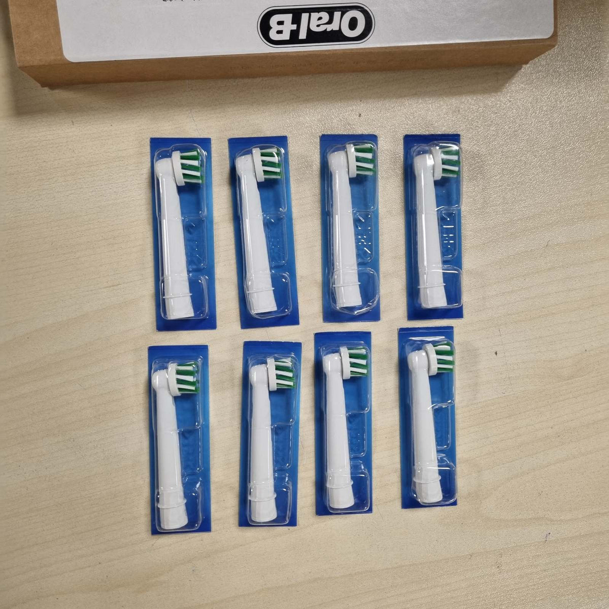 300557 - ORAL-B Koka Furçash Zëvendësuese PRO CrossAction, të Bardha, 10 copë