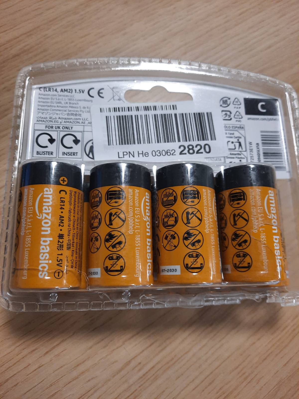 310413 - AMAZON BASICS - Bateri shumëpërdorimëshe alkaline të tipit C me 8 copë, 1.5V, afat ruajtjeje 5-vjeçar