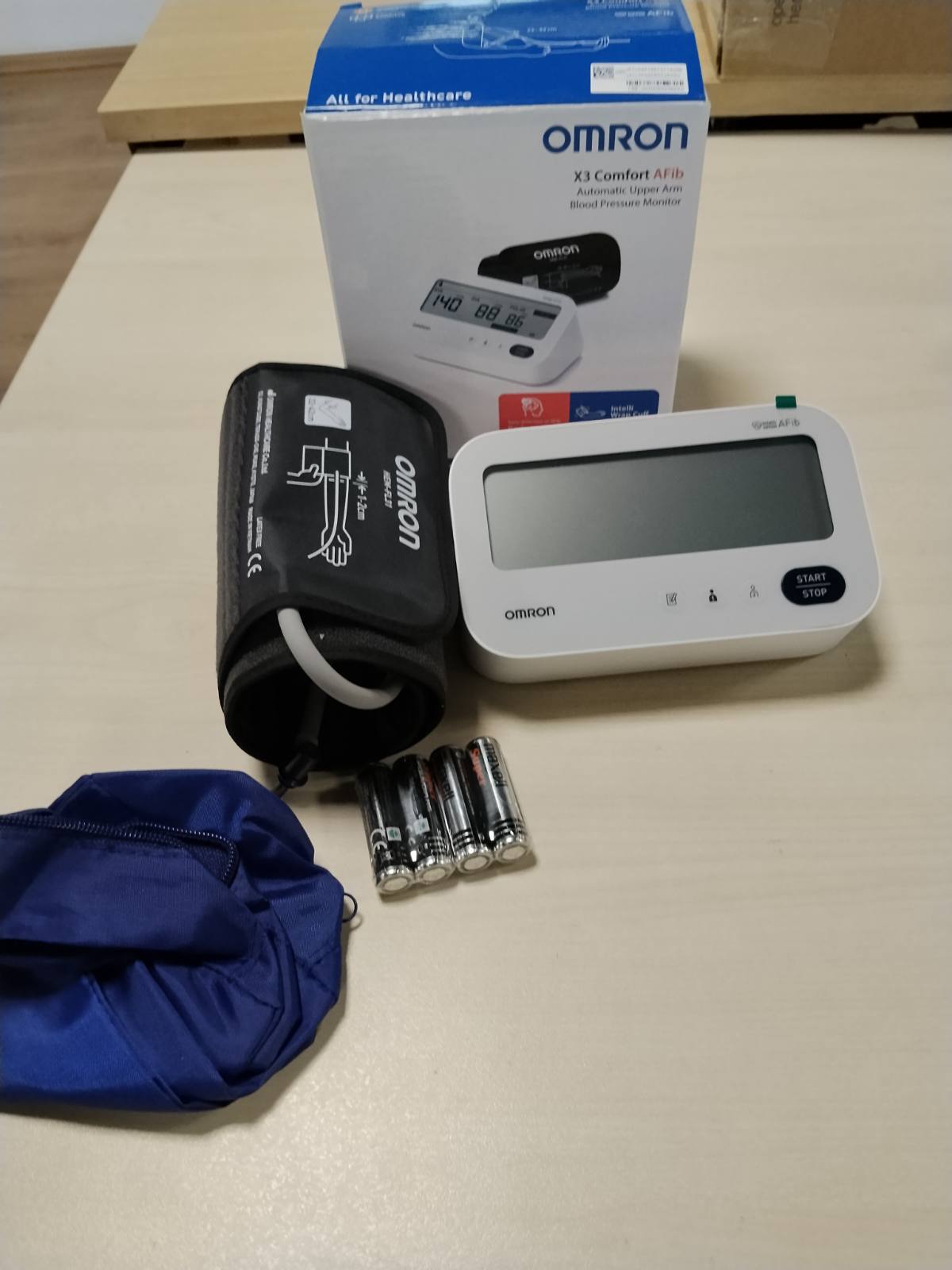 300386 - OMRON Monitorues i presionit të gjakut X3 Comfort AFib, për krahun e sipërm, zbulim të AFib