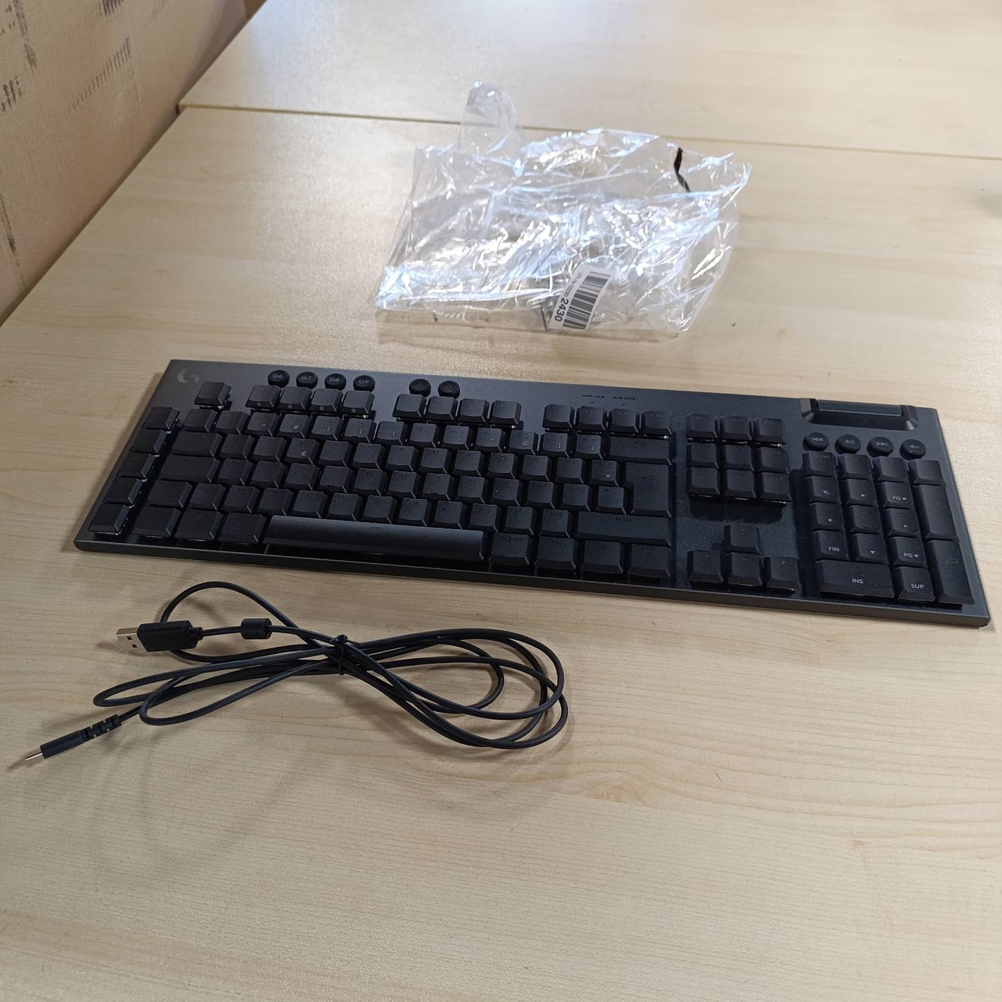 188684 - LOGITECH G G915 X - Tastierë Mekanike Ultra e Hollë me Tela për Lojëra, Taste me Dy Shtresa PBT, Ndriçim Prapa RGB, Çelësa të Prekshëm GL Kafe, Tastierë Franceze AZERTY, PC/Mac - Ngjyra e Zezë