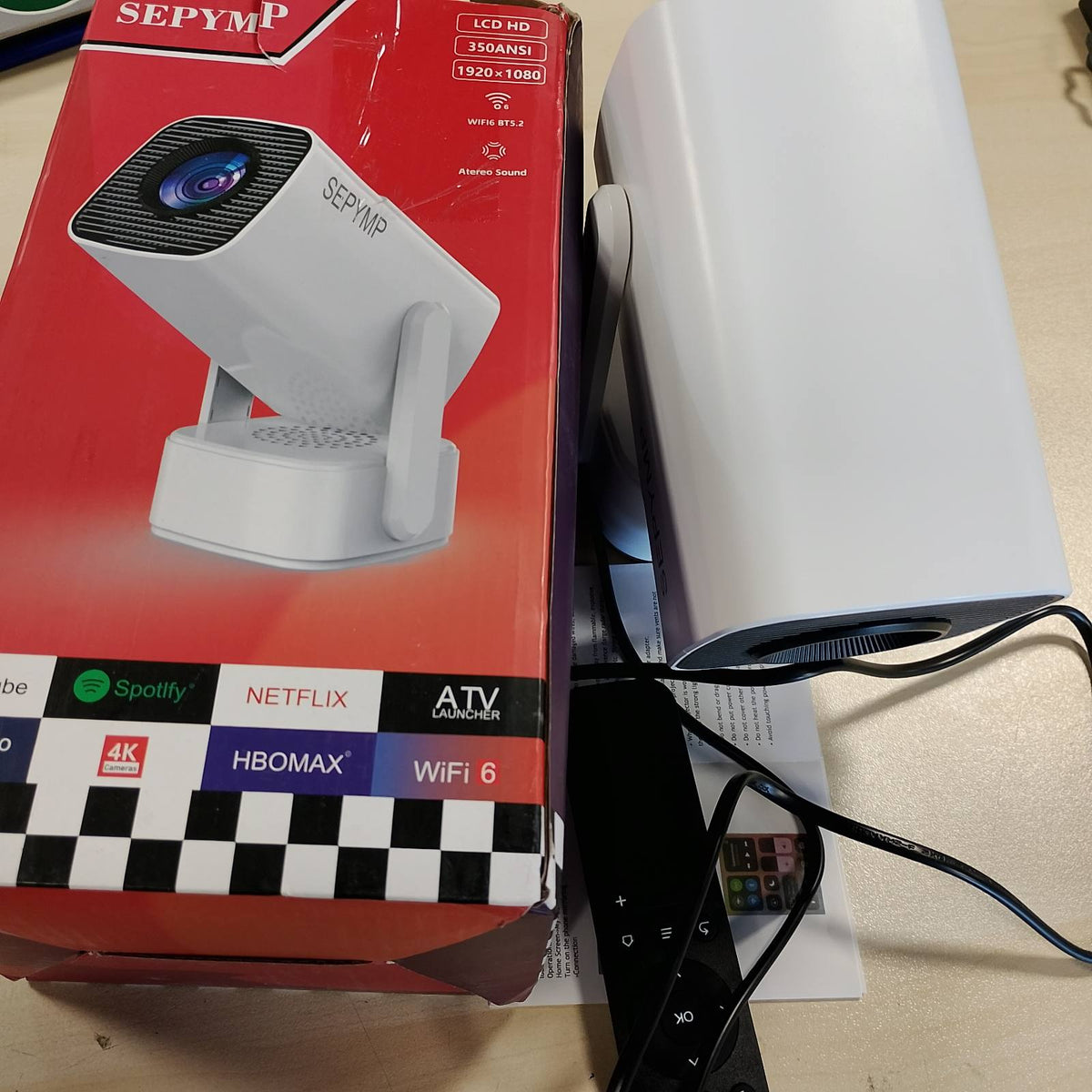 299266 - Projektor Portativ SEPYMP 2025, Mini Projektor 4K Ultra HD 1080P, Android 13 i Integruar, WiFi 6 Bluetooth 5.2, Bazë Zëri e Integruar, I pajtueshëm me TV Box/PS5/PC