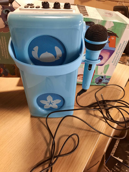 299176 - LEXIBOOK DISNEY STITCH, Altoparlant pa tel Bluetooth® me mikrofon të ndriçuar, Efekte drite shumëngjyrëshe, Vend për kartë SD/TF, Bateri e rikarikueshme, Kapacitet: 10W, Ngjyra: Blu, Model: BTP185DZ