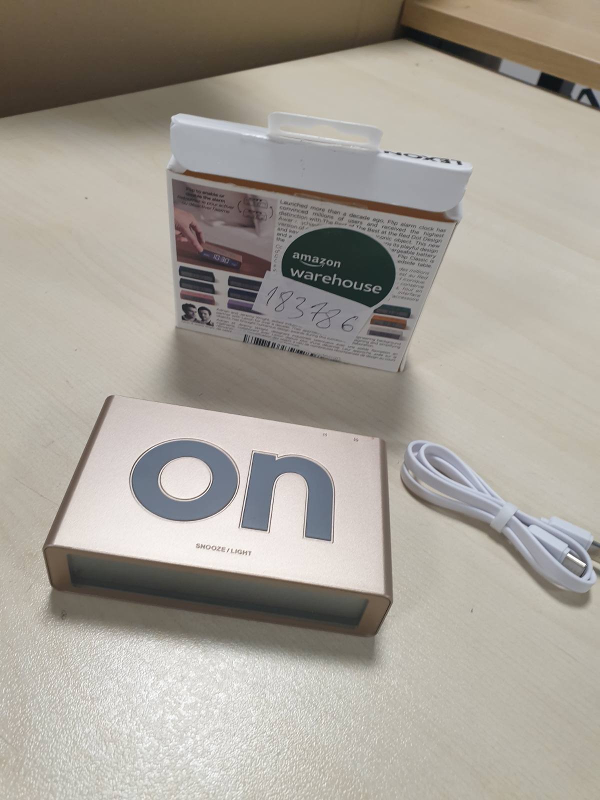 183786 - LEXON Flip Classic Orë alarmi me ndriçim, funksion i kthyer ekrane ndezjeje/fikjeje, ekrane LCD, funksion shtyrjeje, dritë me prekje, rikarikueshme me USB-C - Ngjyrë Ari
