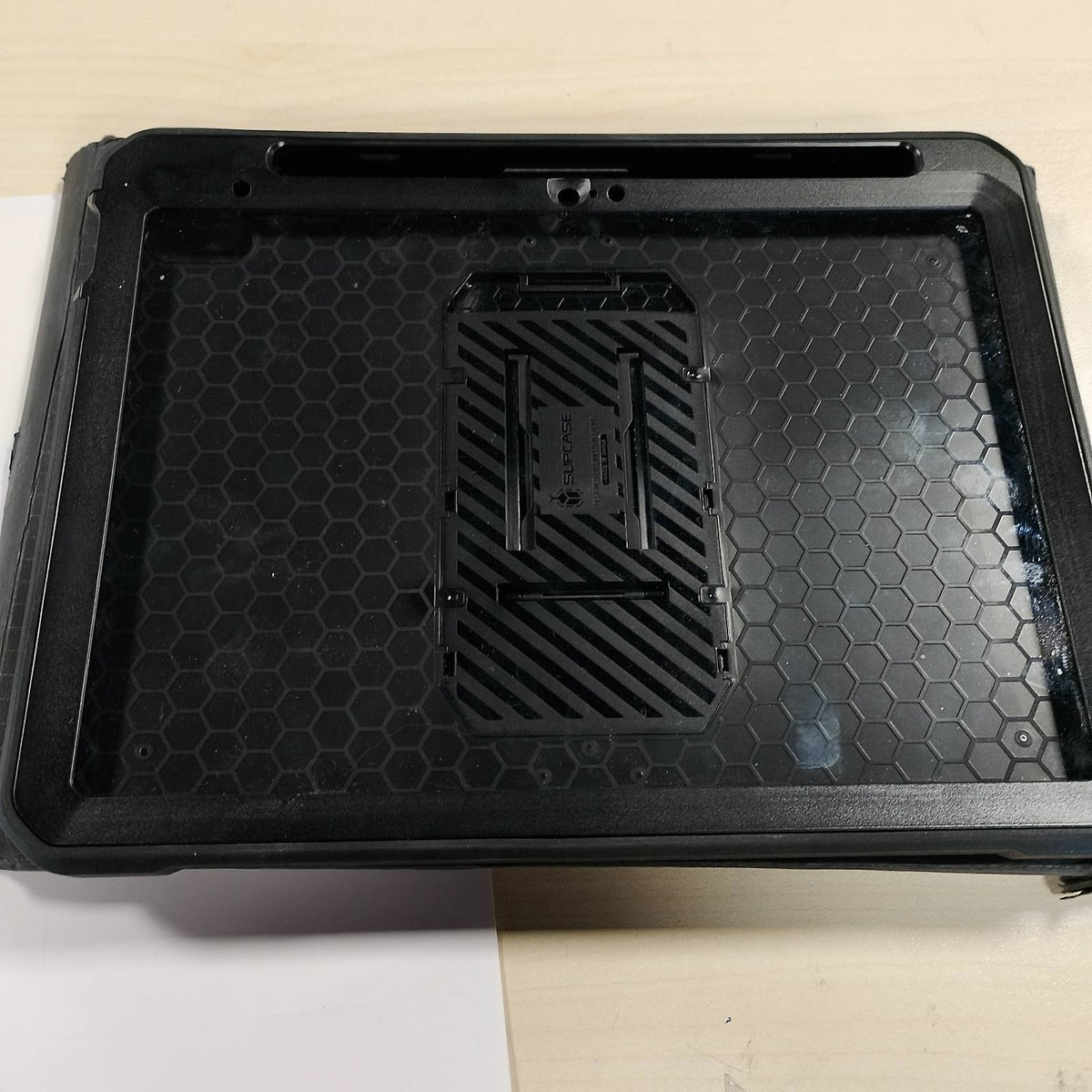 299521 - SUPCASE Mbështjellëse për iPad 11 inç (2025) / iPad 10.9 inç (2022) me mbrojtës ekrani, mbështetëse të palosshme dhe vend për laps, mbrojtje e gradës ushtarake, e zezë