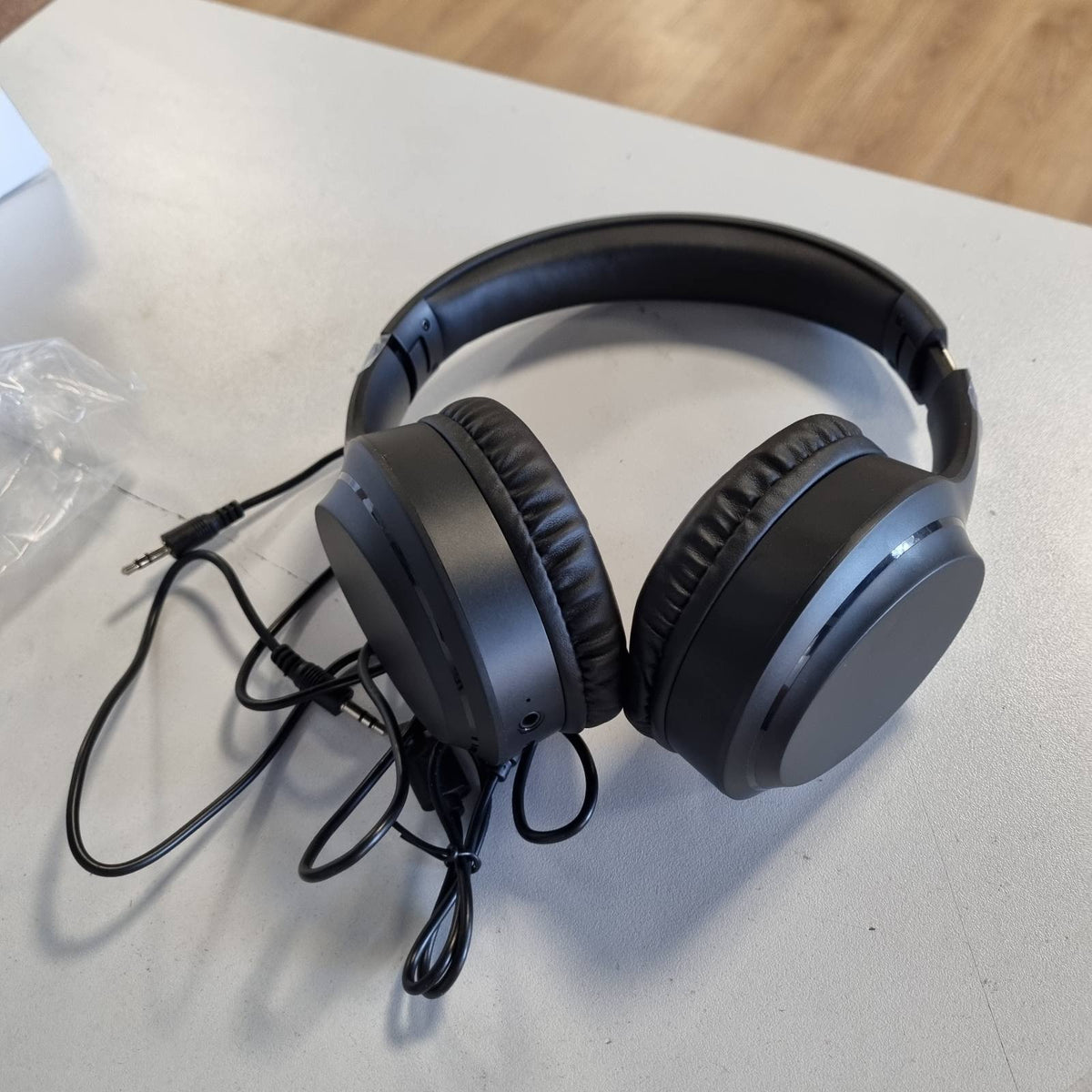 299779 - ELZLE Kufje Bluetooth Over-Ear, jetëgjatësi baterie 82-orëshe, Bluetooth 5.3, 3 mënyra ekualizuesi, mikrofon i integruar, dizajn i lehtë dhe i palosshëm