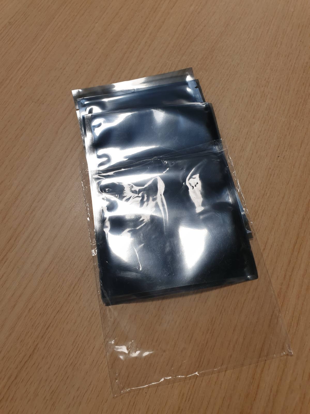 295417 - QESE MBROJTËSE ANTISTATIKE KESCOM, 10 COPË, 110 x 150 mm, ideale për disqe të forta laptopësh ose SSD 2.5" (6.35 cm), ideale për qarqe elektronike të vogla